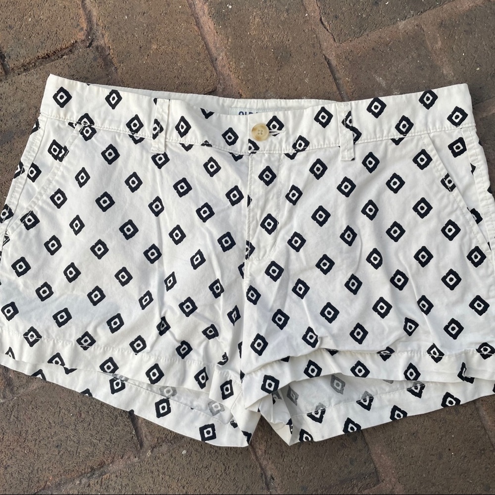 2/20 Old Navy White & Navy Blue Shorts